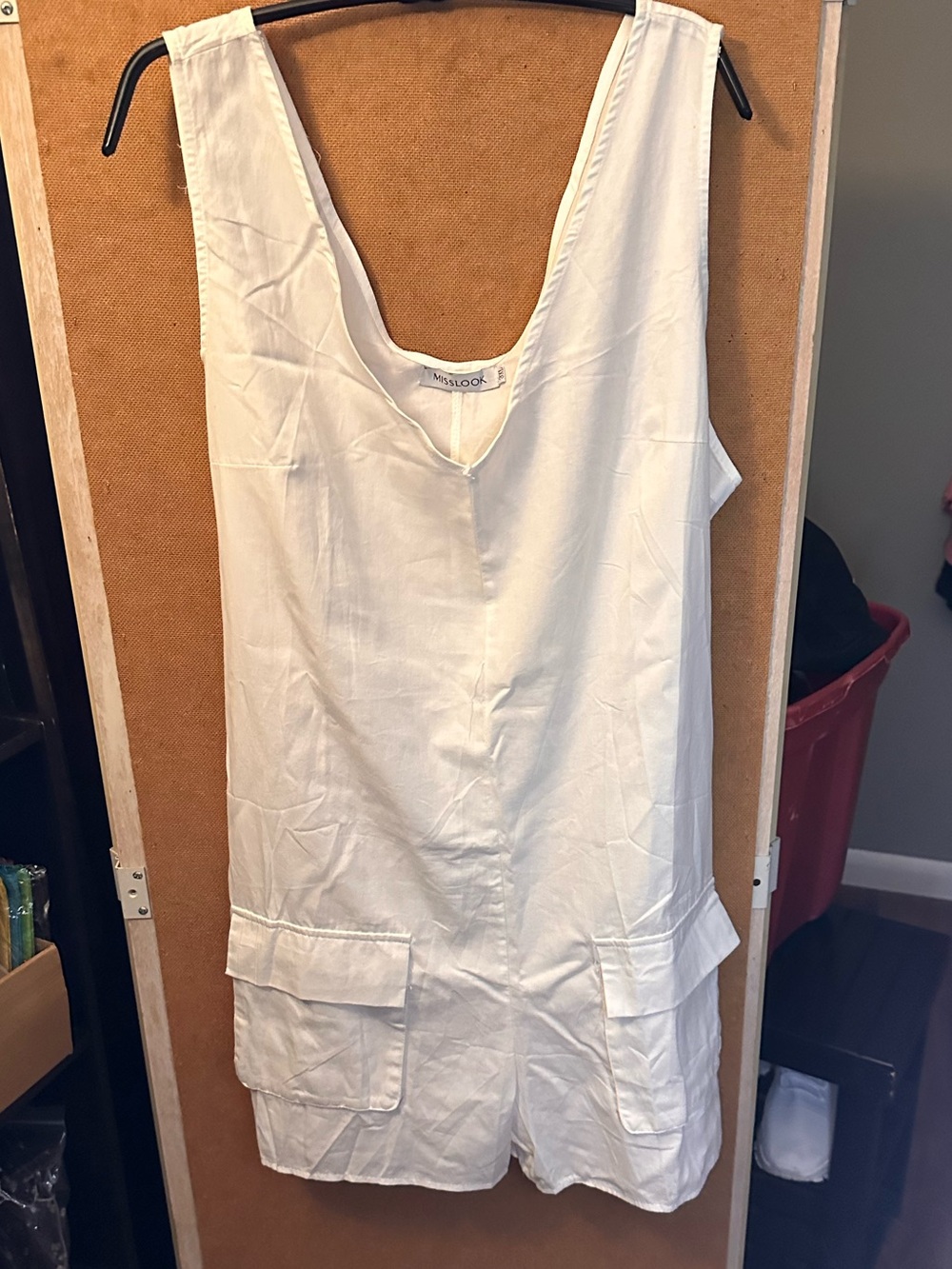 MISSLOOK White Sleeveless Romper with Cargo Pockets